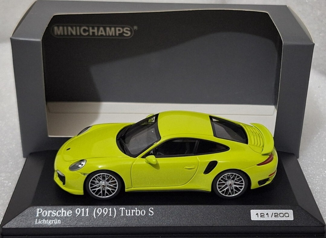 Porsche 911 (991) Turbo S Lemon Green 1:43 Minichamps 1 of 200 PCS