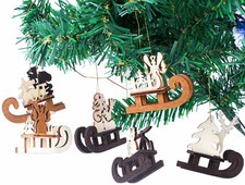 BRUBAKER 6 Suspensions Traîneaux Figurines en Bois pour Sapin de Noël 5,5 cm