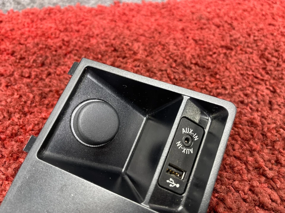 BMW E92 E70 E60 E82 вспомогательный вход аудио USB вставной порт зарядки OEM 106k - Изображение 2 из 4