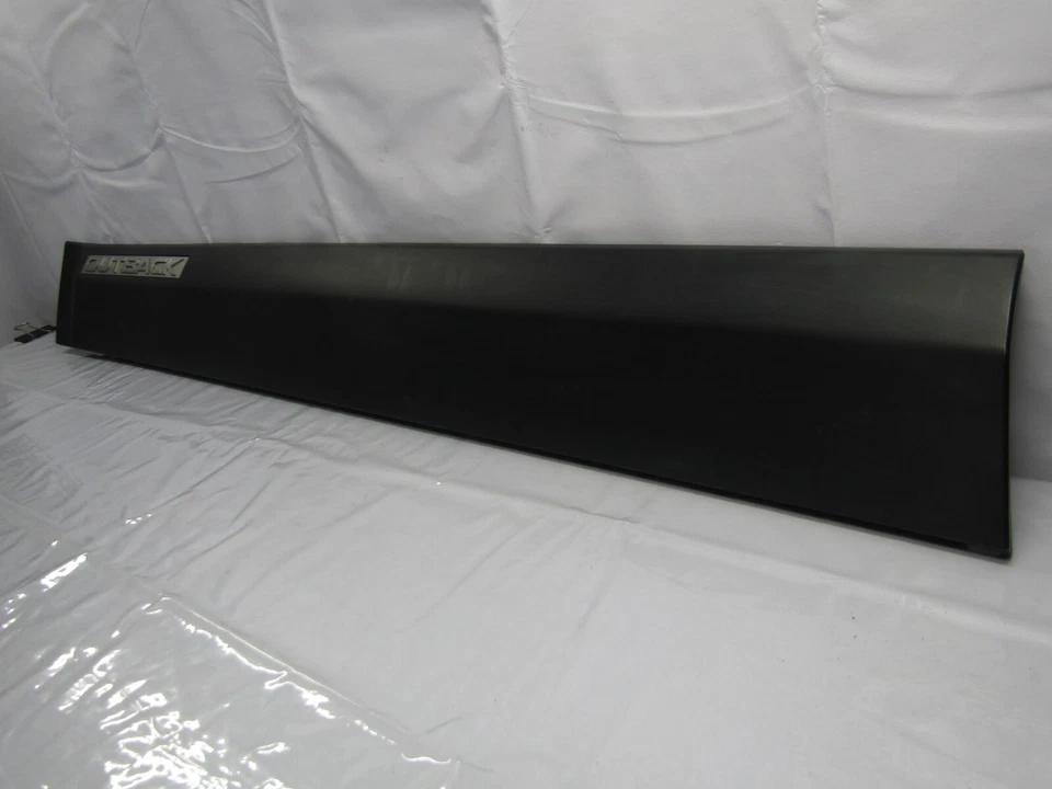 Subaru Outback 2010-2012 puerta delantera izquierda conductor moldura adorno negro OEM Foto 3 de 4