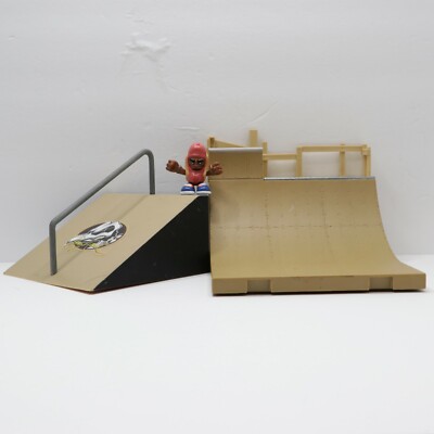 Tech Deck Fingerboard Ramp GraffitiQuarterPipe and TonyHawkRail and Weiner Dude