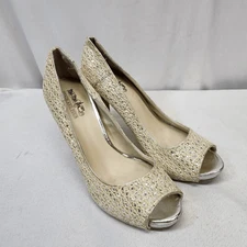 Coach and Four Quillan Open Peep Toe Size 7 Champagne/Silver Sparkle Heels Pumps