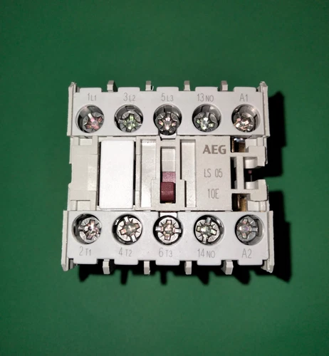 AEG LS05.10-C  Mini Contactor 208/230V AC  3 Phase, 1 N.O.  Aux. 910-303-101-89