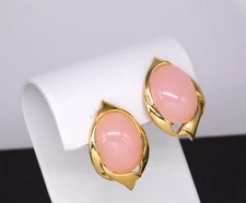 Vintage TRIFARI Gold Tone & Lucite Cabochon Clip On Earrings