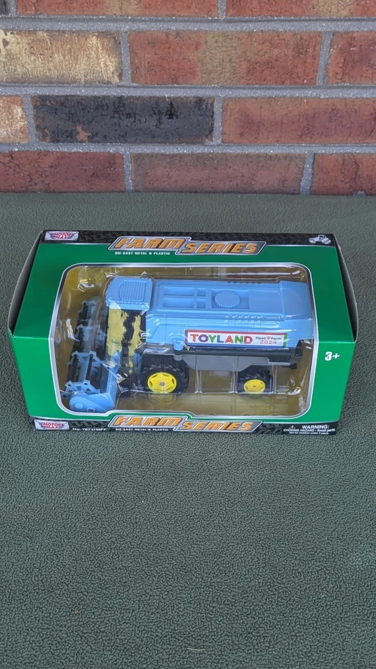 Fleet Farm 2024 Toyland Farm Series Combine Harvester Die Cast Metal NIB - Image 2 of 4