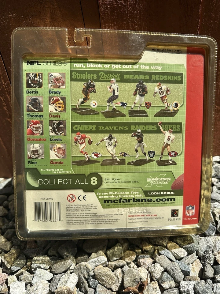 Figura de acción de novato Ray Lewis 2002 McFarlane’s Sports Picks Foto 2 de 2