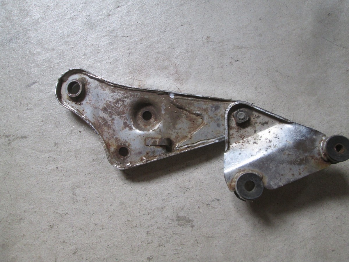 。 Suzuki OEM 1980 - 1982 GN400 RIGHT MUFFLER BRACKET 43810