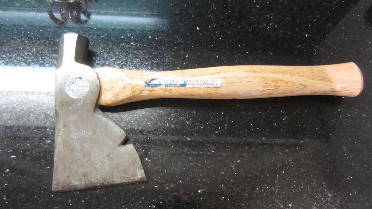 Vaughan SH2 22 oz. Milled Face Hatchet 13 in. Hickory Wood Handle