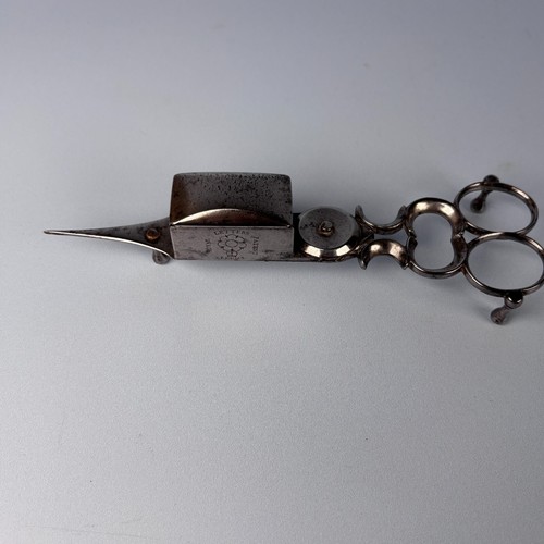 ANTIKER KERZENLÖSCHER DOCHT TRIMMER SCHERE MIT FUSS HEFE KÖNIGSBRIEFE PATENT