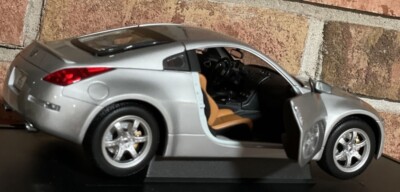 2003 NISSAN 350Z SILVER 1:18 YAT MING ROAD SIGNATURES DELUXE