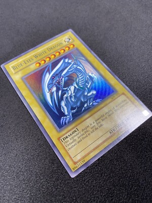 YuGiOh Blue-Eyes White Dragon SDK-001 Unlimited Edition Light Play