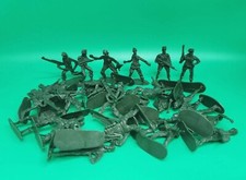Vintage 30 Piece Plastic Toy Army Men Set Green Military Man War Soldier Lot VTG