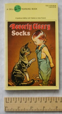1981 Socks by Beverly Cleary, A jealous tabby cat makes a new friend