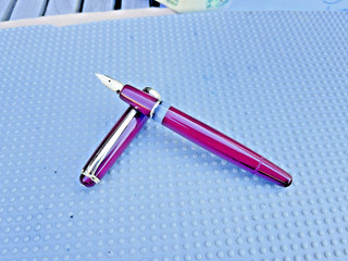 BEAUTIFUL BURGUNDY RED MONTBLANC 254 FOUNTAIN PEN!!!