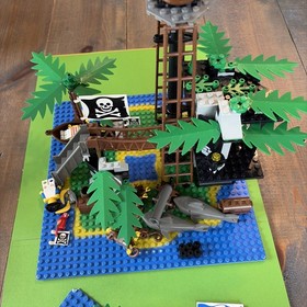 Vintage LEGO Pirates Forbidden Island (6270) & Sabre Island (6265) Read