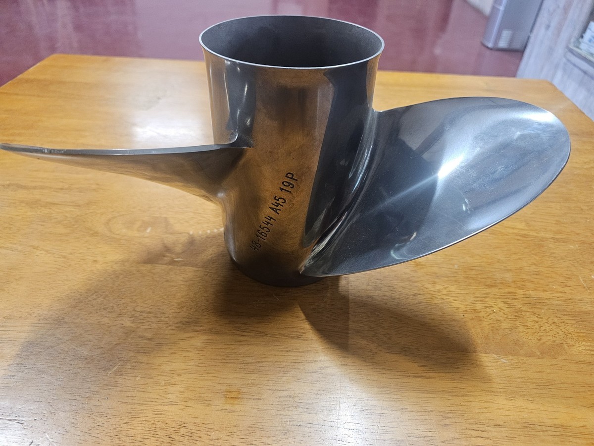 メル　2/4 Mercury Marine Laser II Prop 48-16544 19p Boat Propeller for