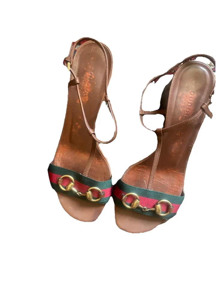 Sandalias Gucci vintage de cuero marrón - rayas web y logotipo dorado, tacón bloque, Italia Foto 4 de 4