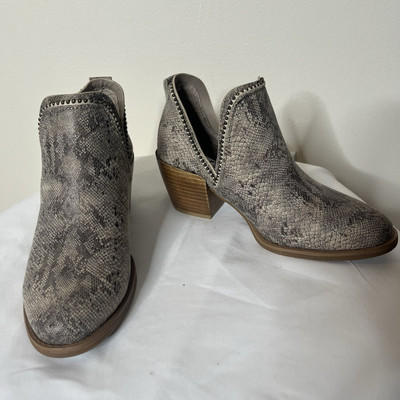 Very G Women s Marlene Cream Snake Print Beaded V-Cut Stacked Heel Booties 6.5