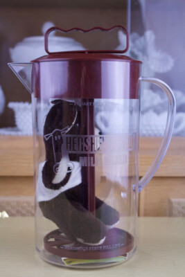 Hershey's Syrup Milk Mixer 2 Quarts Retired Pitcher 9'' Tall