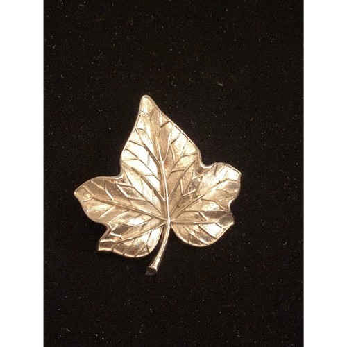 Trifari Silver Brooches Pins Maple Leaf and Circle Ribbons - Picture 7 of 13