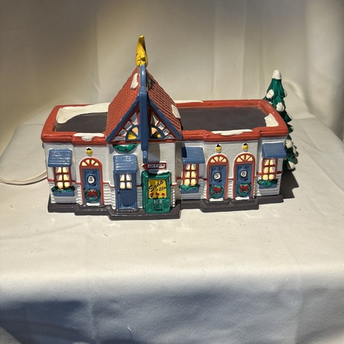 Department 56 Snow Village, The Honeymooner Motel, includes Light & Box 5401-1