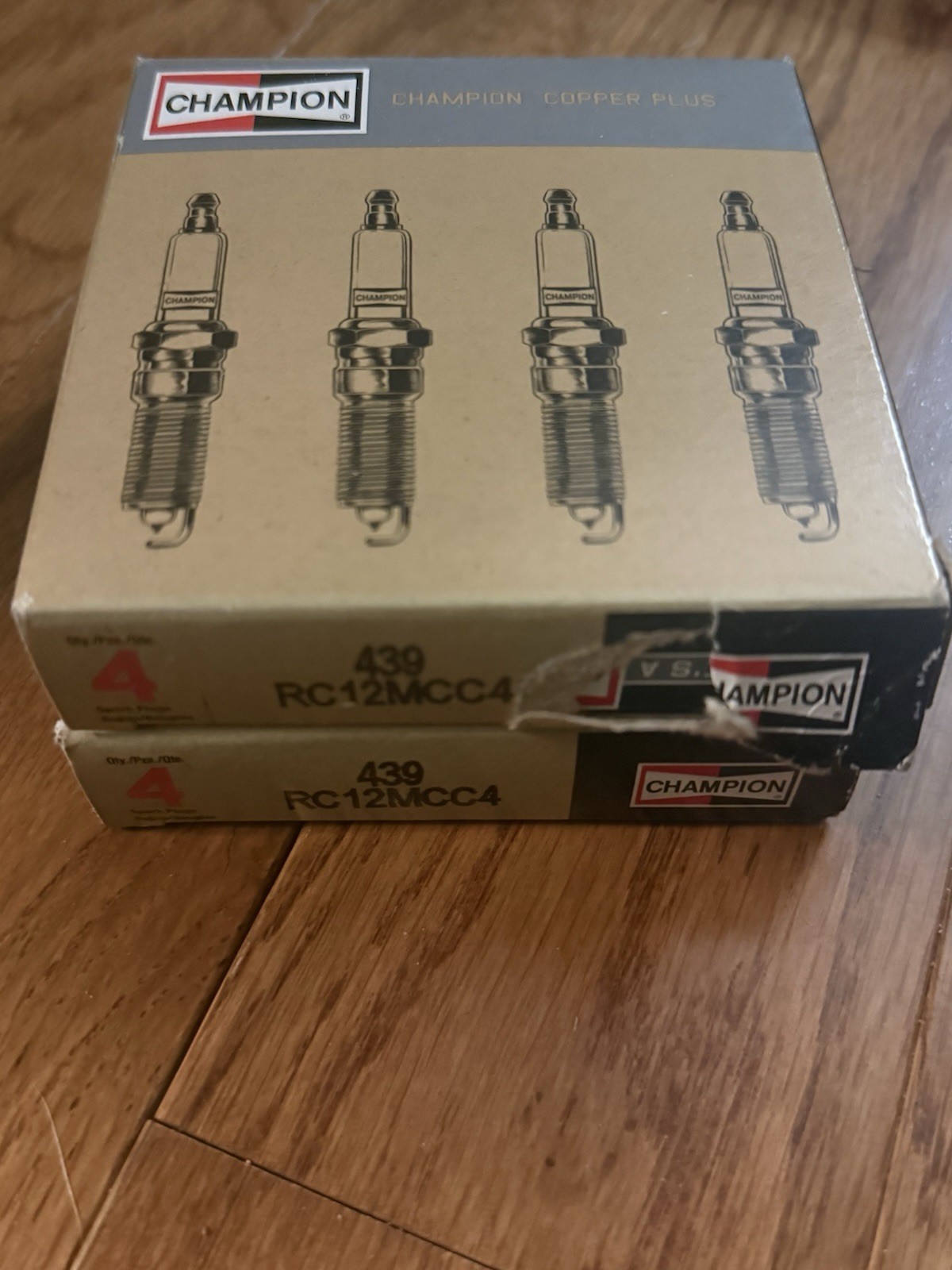 8 Champion Copper Spark Plugs 439 RC12MCC4
