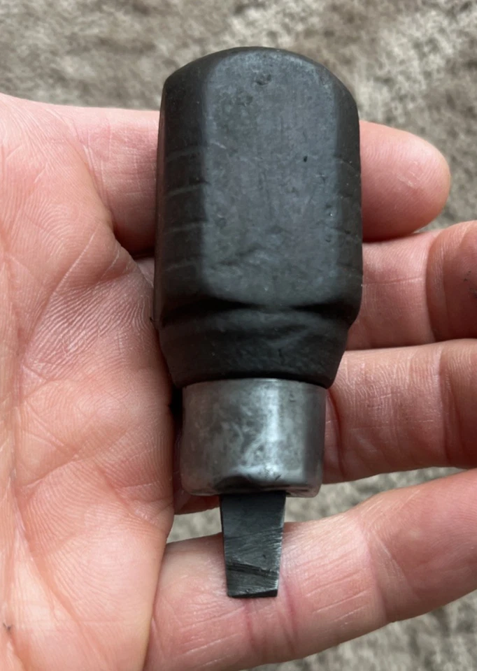 Lot of 19 Collectible Antique/Vintage Small/Stubby Wood Handle Screwdrivers - Image 2 of 4