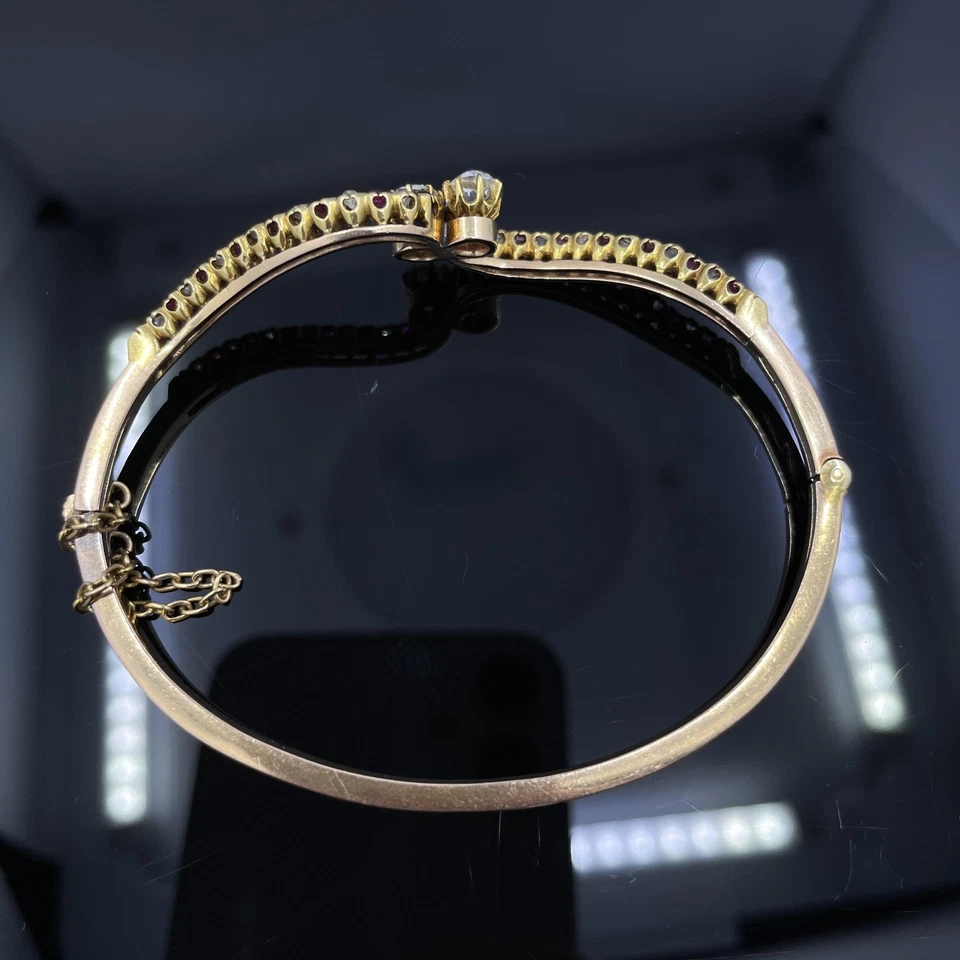 Brazalete antiguo victoriano de diamantes y rubíes bypass de oro rosa de 14 k Foto 4 de 4