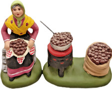 Santon 7 cm Femme Assise avec ses châtaignes.