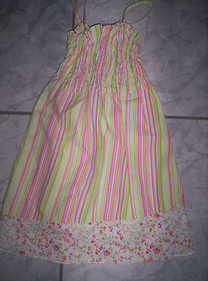 Zuckersüßes Träger-Kleid, gestreift, oben gesmokt, neuw.  Gr.98/104