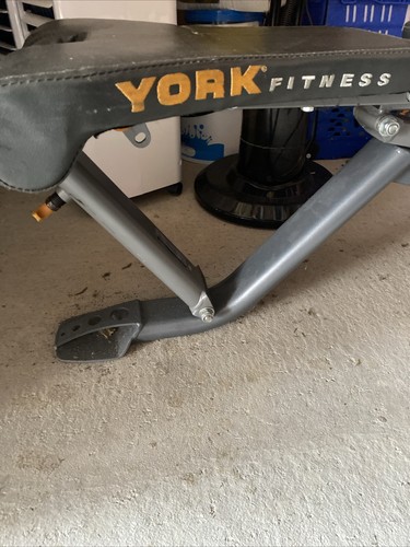 York Fitness weight bench and Bar With Weights - Picture 5 of 7