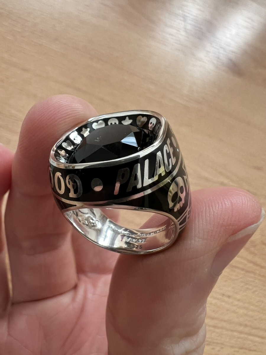 アクセサリー PALACE Vivienne Westwood College Ring PALACE VIVIENNE WESTWOOD COLLEGE RING | PALACE SKATEBOARDS