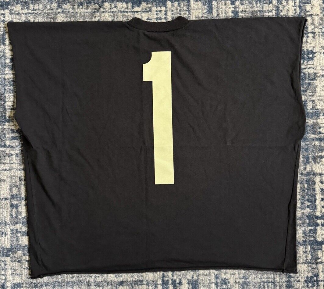 Kanye West Vultures One Box 1 T Shirt L 2 Black Authentic Kanye West Vultures One Box 1 T Shirt L 2 Black Authentic