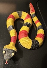 VINTAGE REALISTIC RUBBER RATTLE SNAKE. RATTLES. RED BLACK YELLOW. PREOWNED.