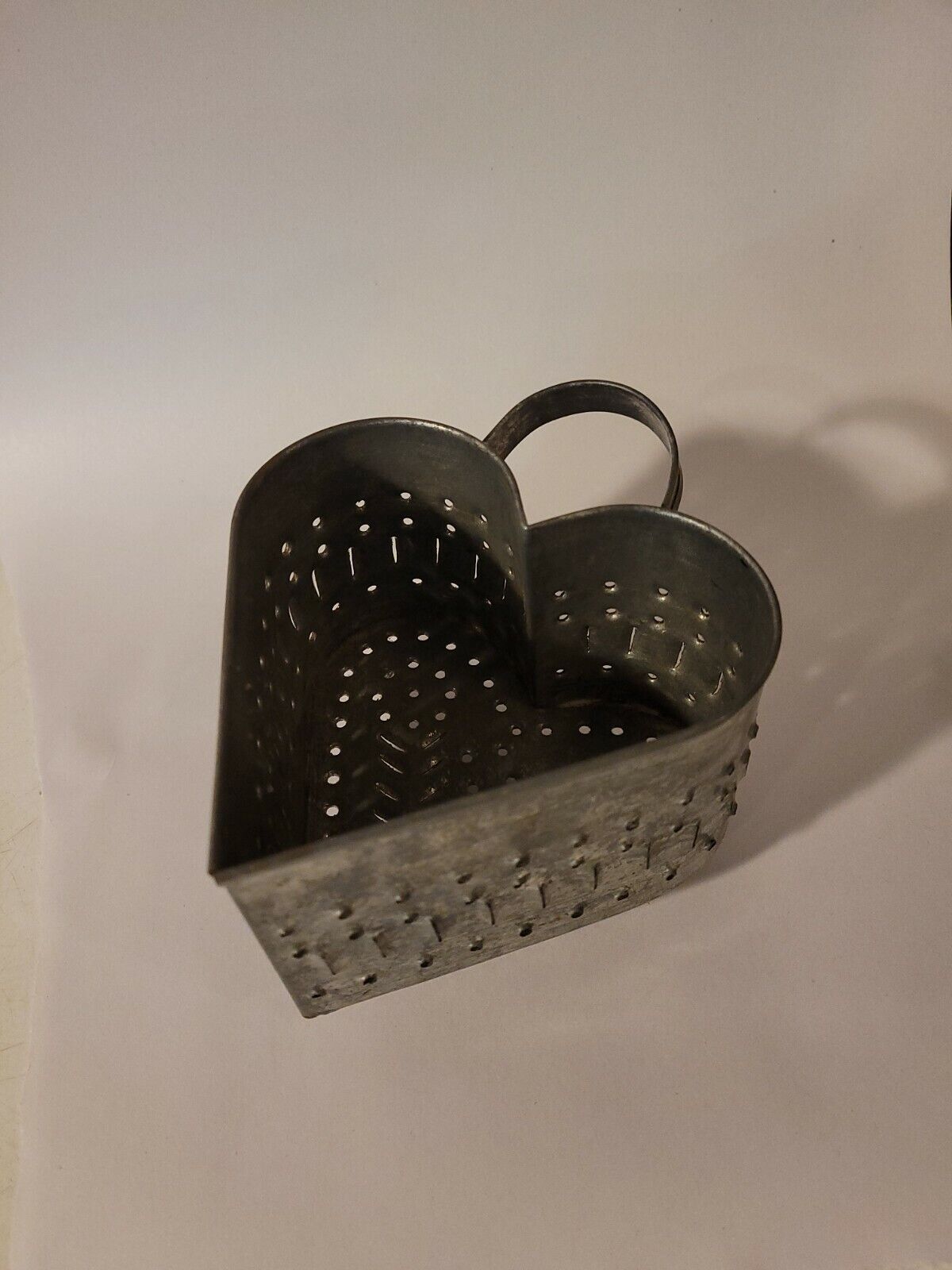 Nice Primitive 2021新入荷 Punched Tin Metal Mold Strain Shaped Heart 【SALE／64%OFF】 cheese