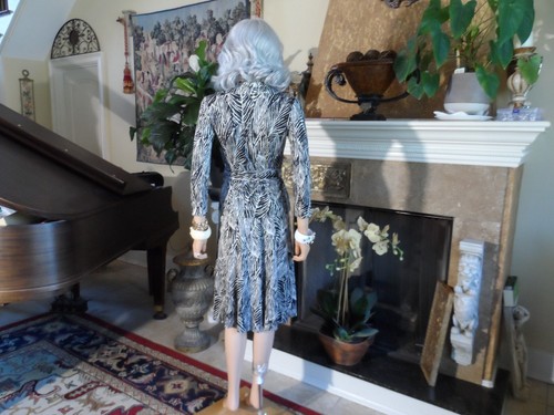 Diane Von Furstenberg Vintage Inspired Black/White Print Silk Skirt Suit Size 6 - Picture 23 of 24