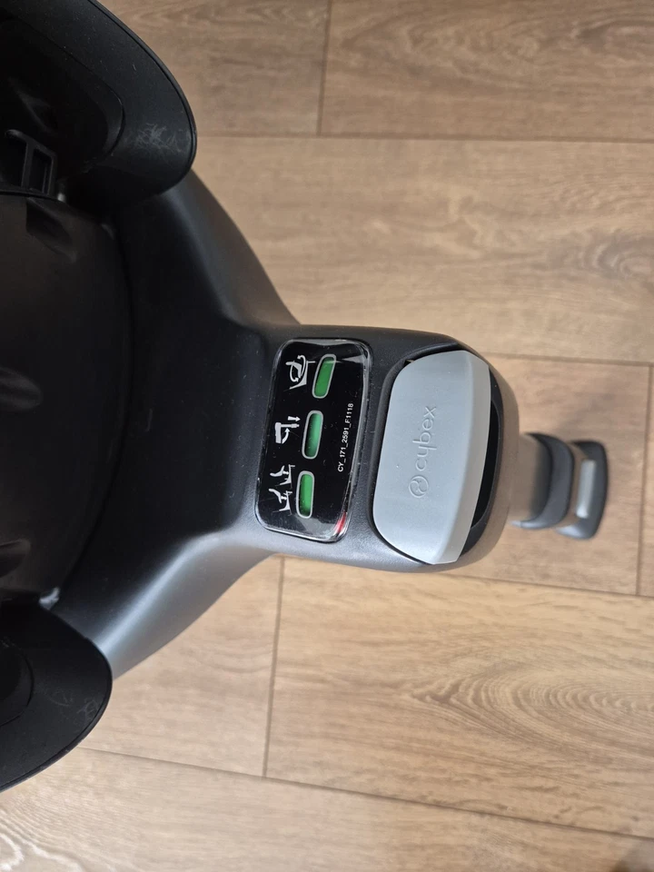 Babyschale Cybex Cloud Z i-Size + Cybex Isofix Base Z 360 Maxi Cosi Sehr Schön - Bild 3 von 4