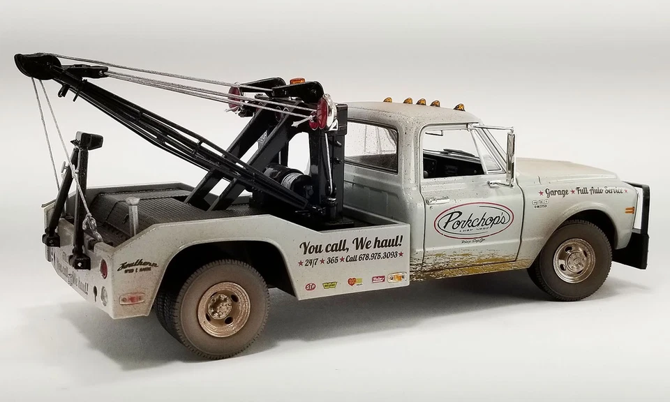 1969 PORKCHOP'S CHEVROLET C-30 WRECKER TOW TRUCK 1:18 EXCLUSIVE ACME GL-51539 - Image 2 of 4