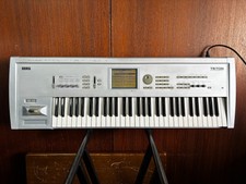 Korg Triton 61 key Music Workstation / Sample...