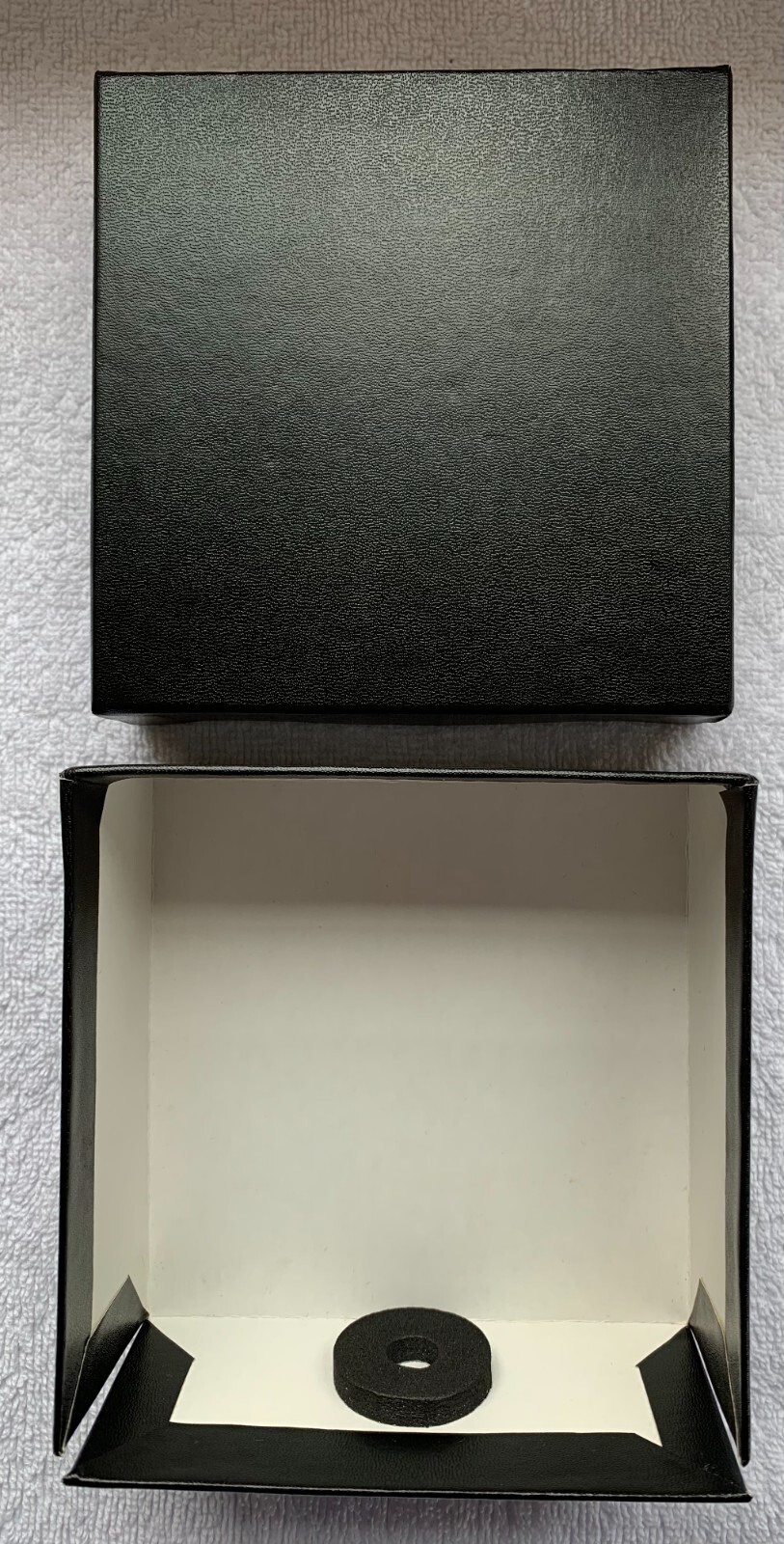 £5 Crown 5 Sovereign Walnut Case, Capsule, Outer Foam and Outer Box All Original