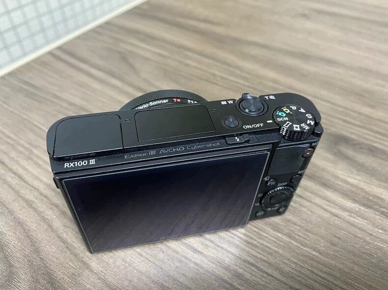 Sony DSC-RX100 III M3 20.1 MP CyberShot Digital Camera 35