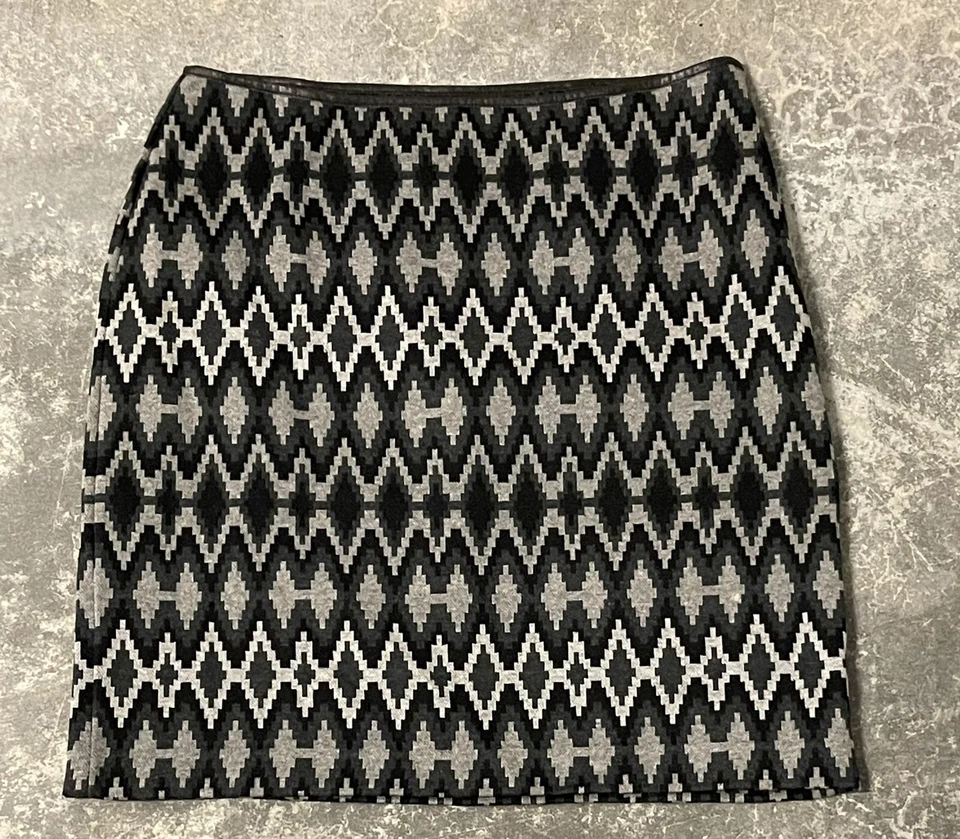 Mujer INC International Concepts Patrón Azteca Negro y Gris Adulto Talla 12 Foto 2 de 4