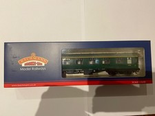 BACHMANN 39-153C BR MK.1 Corridor First FK Coach  SR GREEN  