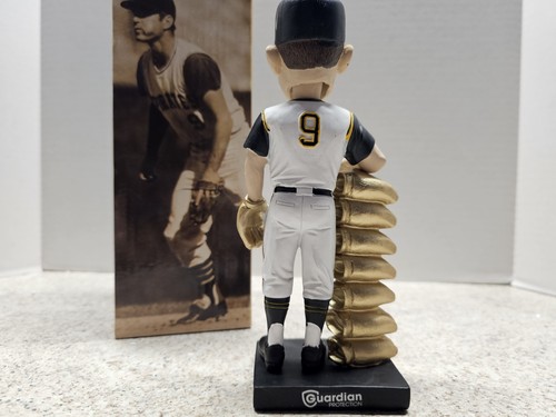 Guante de Oro Bill Mazeroski Pittsburgh Pirates MLB 2022 SGA Bobblehead - Imagen 6 de 15