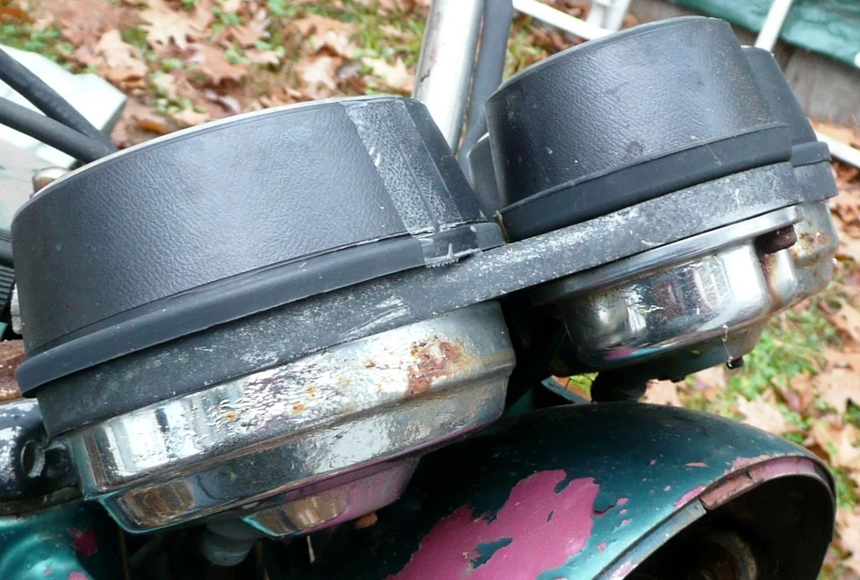 Suzuki GT 750 GT750 Instrument Cluster Including Ignition Switch With Key - Image 4 of 4