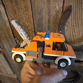 LEGO City 7638 Tow Truck W/ Minifigure
