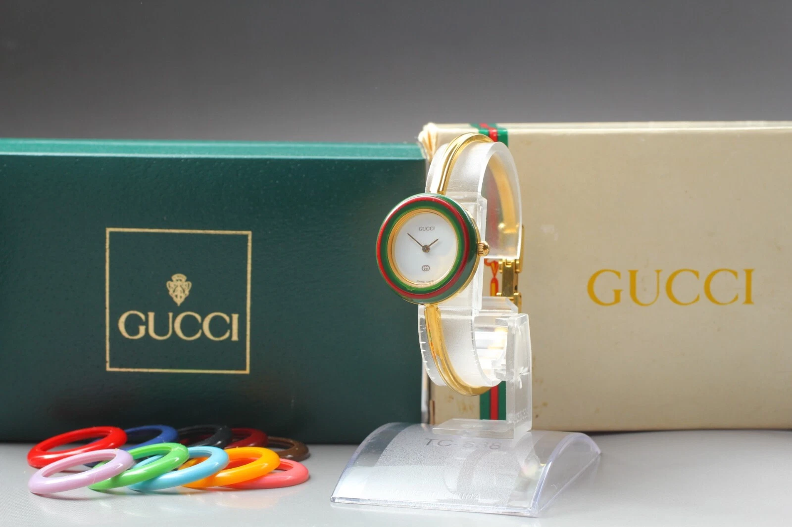 [EXC+5] GUCCI Lunette Change 11 Couleurs 1100 L Montre Quartz Or Montre Femme