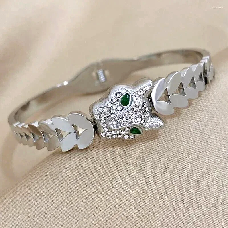 Brazalete Delicado Para Hombre Titanio Acero Cabeza de Leopardo Ojos Verdes Circonita Foto 2 de 4