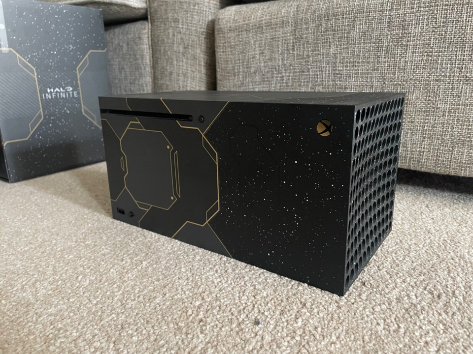 Xbox Series X Halo Infinite Limited Edition Console In Box with 3