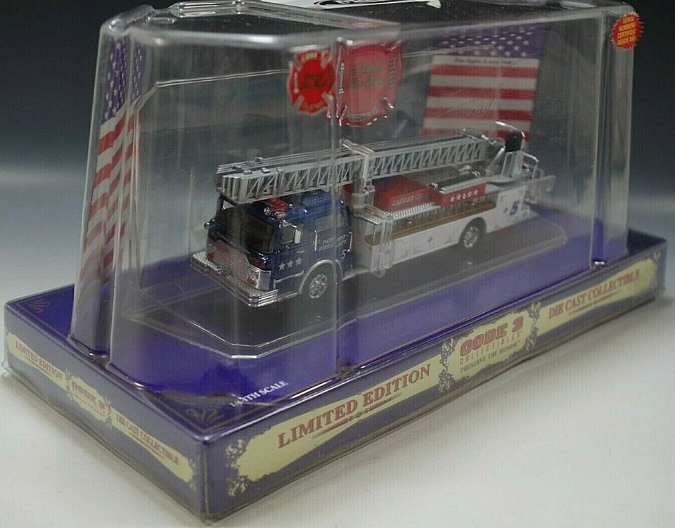 CÓDIGO 3 PATRIOT BOMBEROS CF ESCALERA DE MONTAJE TRASERO #5 LE. Die Cast 1/64 sin usar, en caja Foto 4 de 4